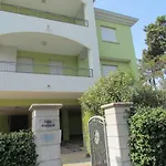Flat With Spacious Balcony In بيبيوني