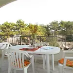 Flat With Spacious Balcony In بيبيوني