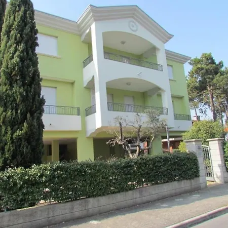 Flat With Spacious Balcony In Appartement Bibione
