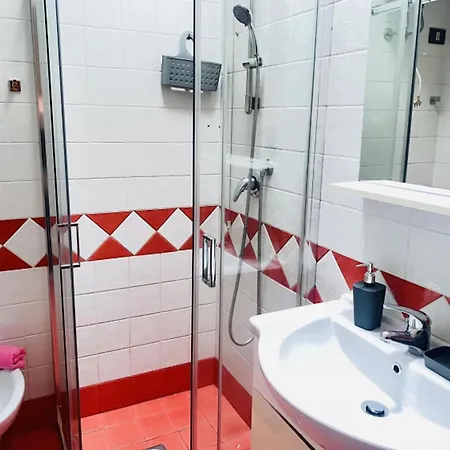 Appartement Flat With Spacious Balcony In *