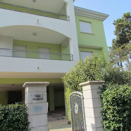 Flat With Spacious Balcony In Bibione