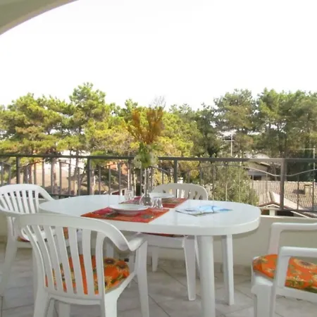 Flat With Spacious Balcony In Bibione